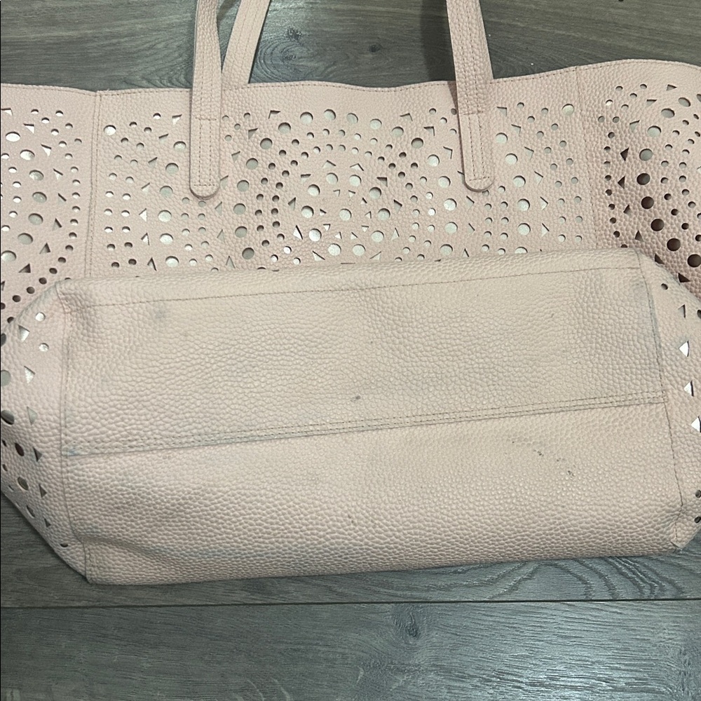 Bath & Body Works Black Friday 2017 VIP Blush Pink Zip Tote Weekender bag - Picture 3 of 6